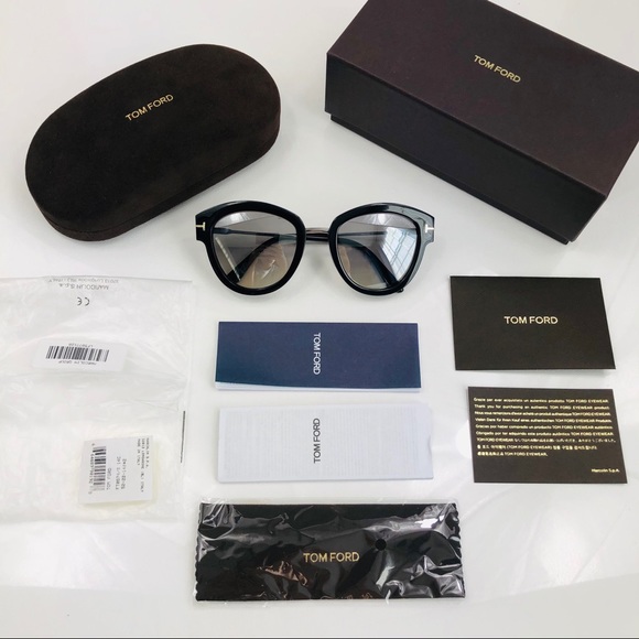 New TOM FORD Mia Rounded Black Sunglasses - Picture 2 of 16